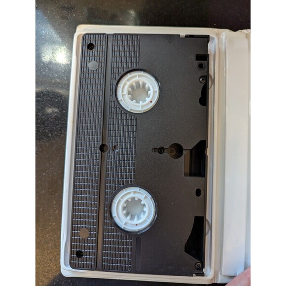 WALT DISNEY ~ BEAUTY AND THE BEAST - THE ENCHANTED CHRISTMAS VHS CLAMSHELL - Picture 10 of 11